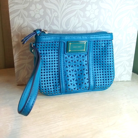 Aqua Blue Wristlet - Picture 2 of 5